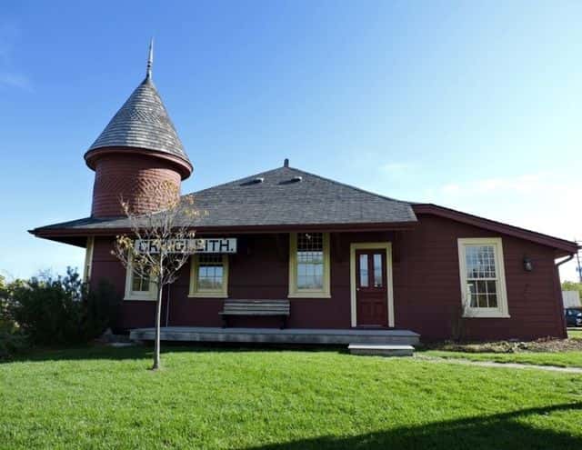 A photo of the Craigleith Heritage Depot in the summer.