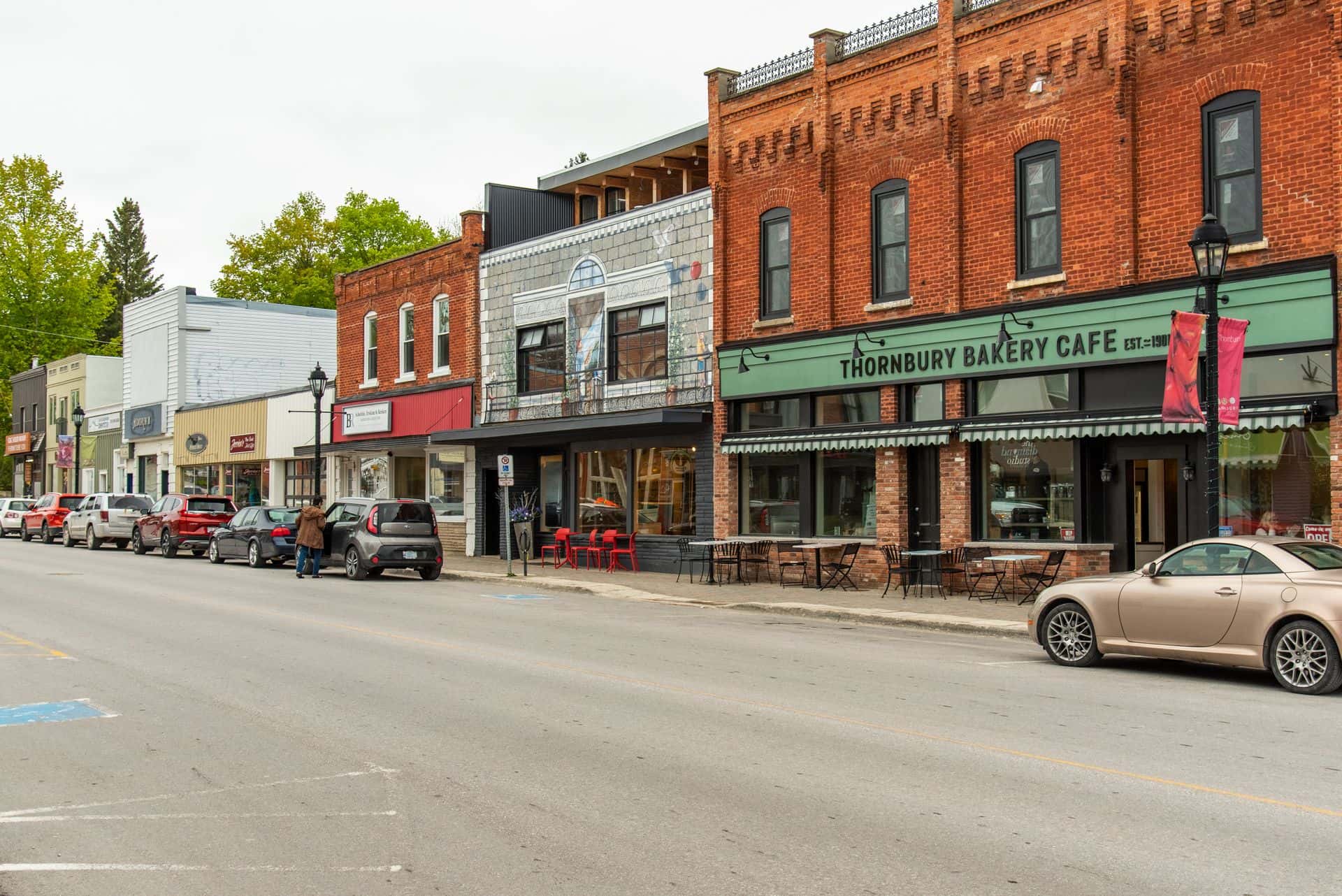 A photo of the Thornbury shops from 2019.