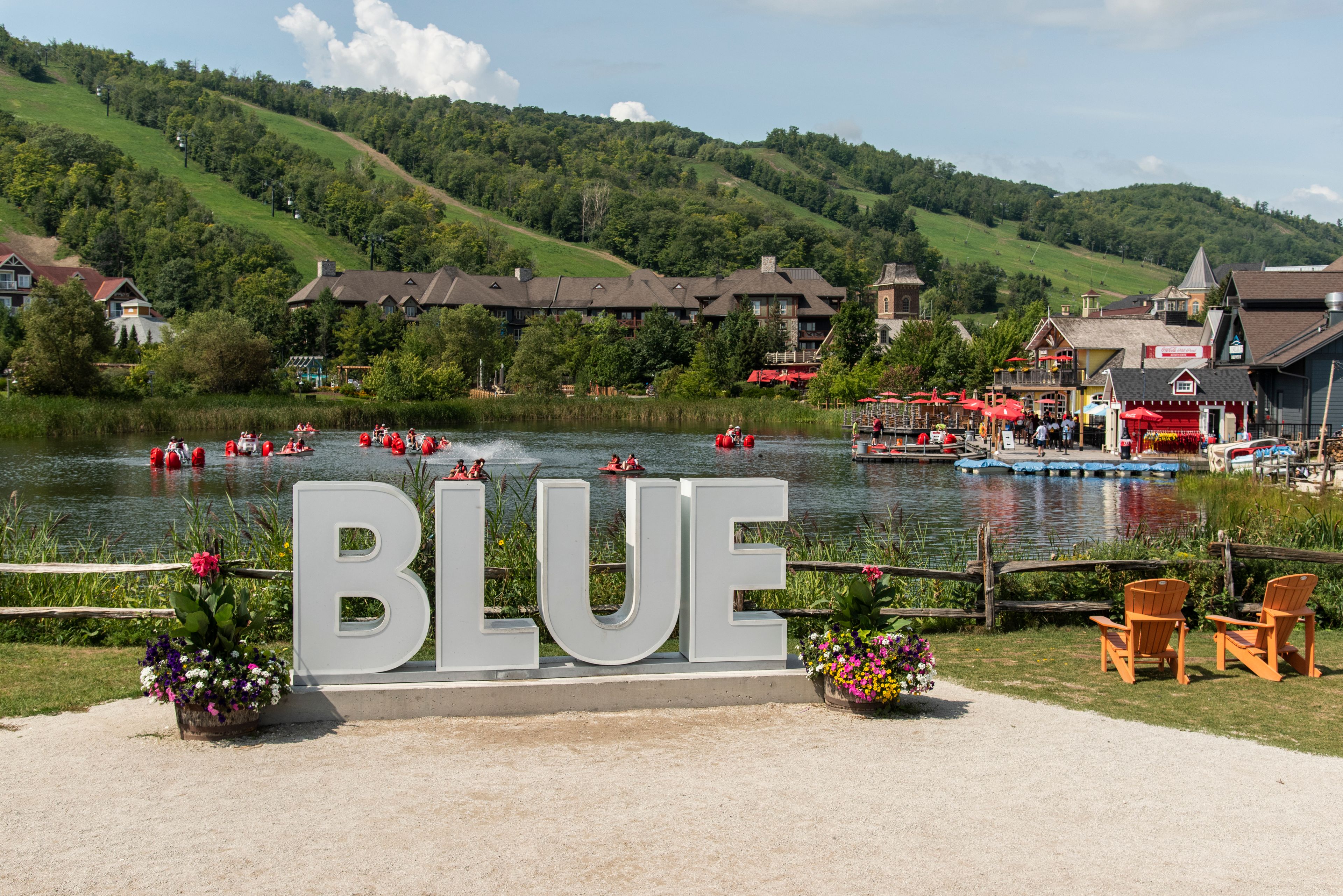 A photo of the Blue sign in the summer.